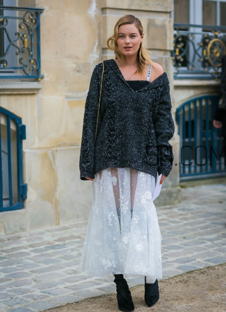 毛衣配長(zhǎng)裙好看嗎？毛衣和長(zhǎng)裙怎么搭配？