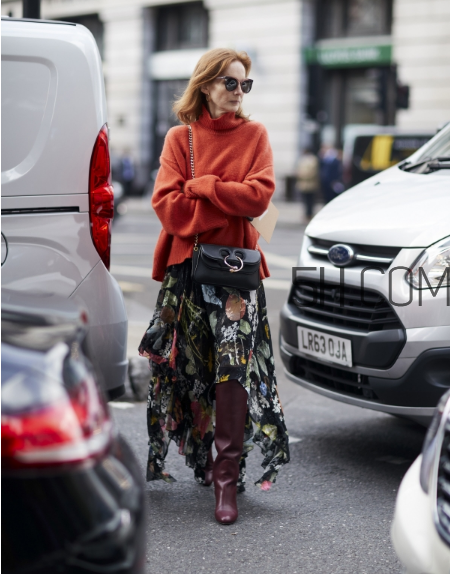 毛衣配長(zhǎng)裙好看嗎？毛衣和長(zhǎng)裙怎么搭配？