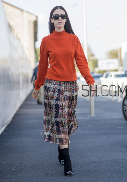 毛衣配長(zhǎng)裙好看嗎？毛衣和長(zhǎng)裙怎么搭配？