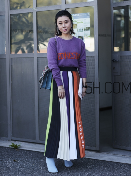 毛衣配長(zhǎng)裙好看嗎？毛衣和長(zhǎng)裙怎么搭配？