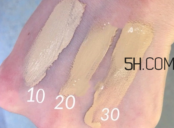 essence輕柔膚觸粉底慕斯粉底液價格_色號 essence輕柔膚觸粉底慕斯粉底液價格_色號