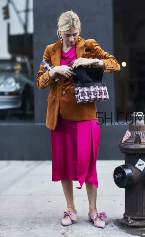 西裝配長裙好看嗎？西裝搭配裙子圖片