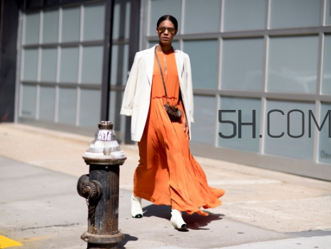 西裝配長裙好看嗎？西裝搭配裙子圖片