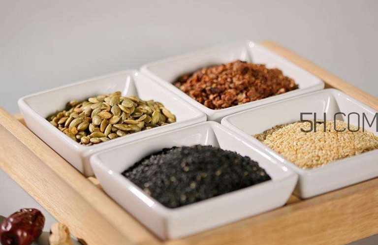 黑芝麻和白芝麻有什么區(qū)別？黑芝麻和白芝麻哪個(gè)好？