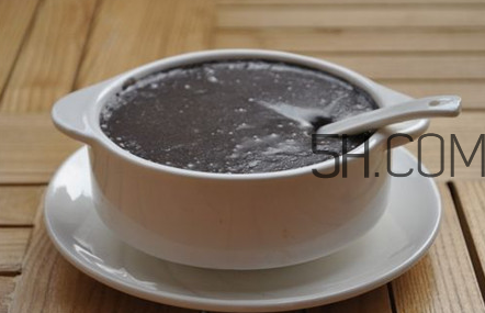 黑芝麻糊用開水沖還是溫開水？黑芝麻糊養(yǎng)胃嗎？