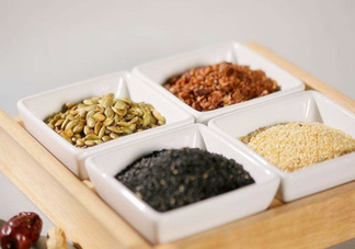 黑芝麻和白芝麻有什么區(qū)別？黑芝麻和白芝麻哪個好？