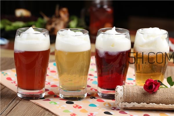 過期啤酒能洗頭發(fā)嗎 如何用過期啤酒洗頭發(fā) 過期啤酒能洗頭發(fā)嗎 如何用過期啤酒洗頭發(fā)