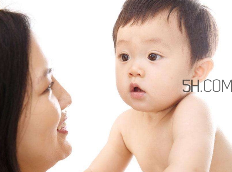 母乳和奶粉哪個(gè)好？媽媽開心最重要