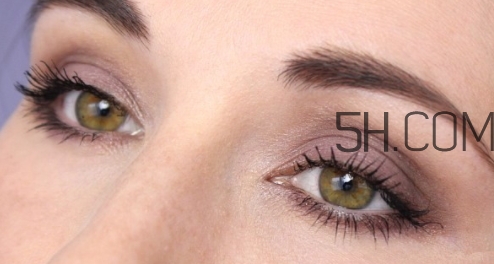 essence眼影盤哪款好看？essence八色眼影盤試色