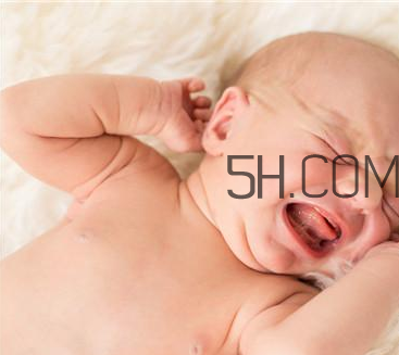 嬰兒肚臍眼鼓出來是怎么回事？蚊蟲叮咬嬰兒應(yīng)該怎么辦？