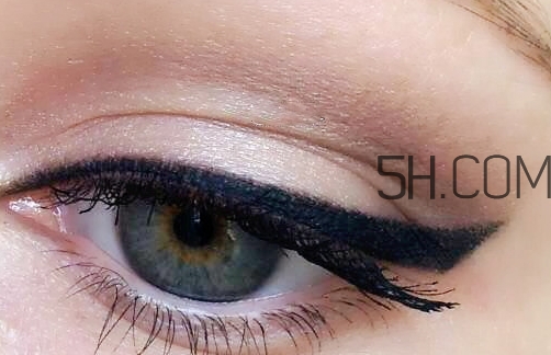 essence眼線筆怎么用？essence眼線筆怎么樣？