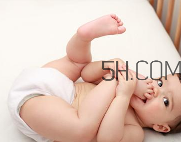 寶寶紅屁股擦什么好？寶寶拉屎綠色怎么回事？