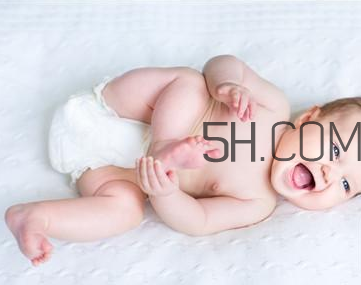 寶寶紅屁股擦什么好？寶寶拉屎綠色怎么回事？