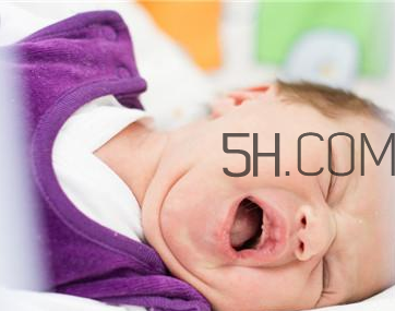 嬰兒打嗝怎么辦？嬰兒腸絞痛該怎么治療？