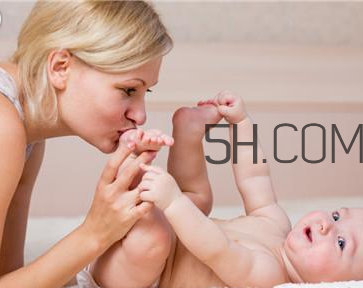 嬰兒發(fā)燒怎么辦？嬰兒身上有紅斑為什么？