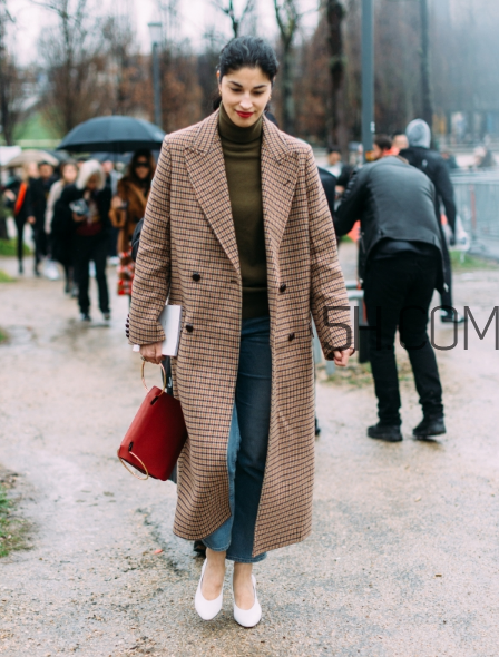 紅色包包配什么顏色衣服？紅色包包怎么搭配？