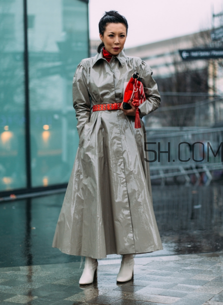 紅色包包配什么顏色衣服？紅色包包怎么搭配？