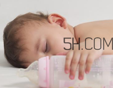 嬰兒鼻塞怎么辦？嬰兒吐奶怎么辦？