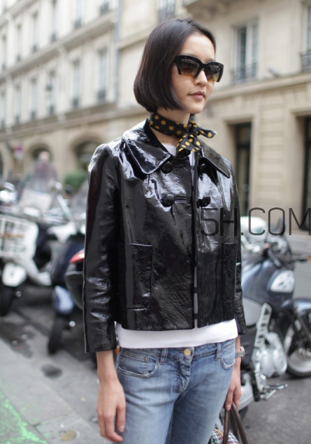 皮衣配牛仔褲好看嗎？皮衣和牛仔褲怎么搭配？