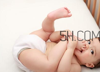 嬰兒晚上不睡覺的原因？嬰兒怎么護理？