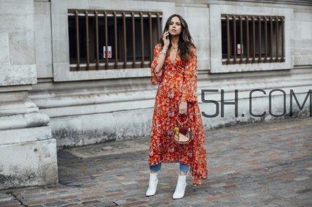 碎花連衣裙怎么搭配？碎花連衣裙搭配圖片