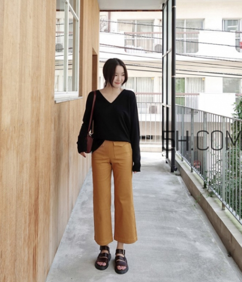 針織衫配闊腿褲好看嗎？針織衫和闊腿褲怎么搭配？