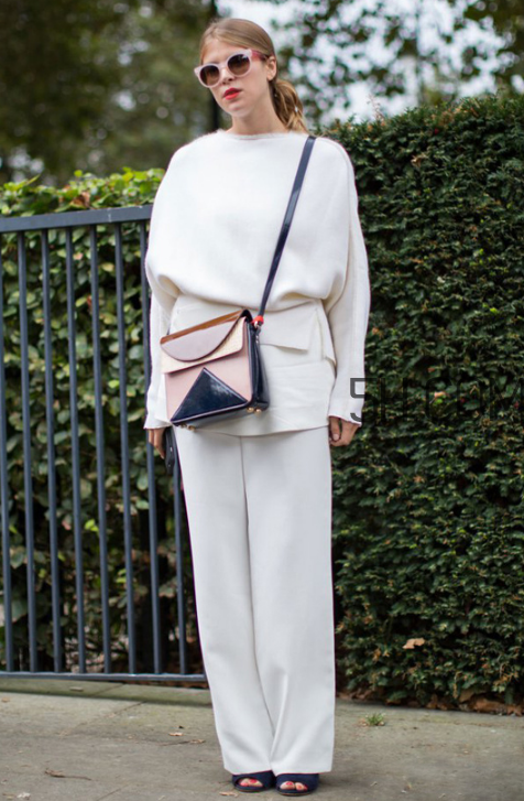 針織衫配闊腿褲好看嗎？針織衫和闊腿褲怎么搭配？