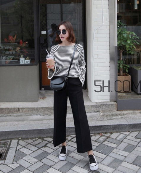 針織衫配闊腿褲好看嗎？針織衫和闊腿褲怎么搭配？