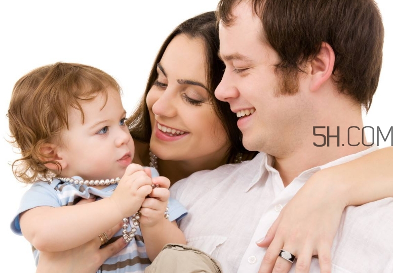 母乳和奶粉哪個(gè)好？媽媽開心最重要