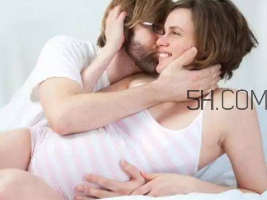 孕晚期同房有助于生產(chǎn)嗎？孕晚期同房對胎兒有影響嗎？