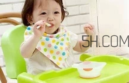 寶媽經(jīng)驗(yàn)分享：如何教寶寶自己吃飯？