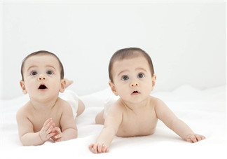 寶寶紅屁股擦什么好？寶寶拉屎綠色怎么回事？