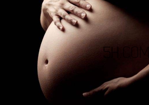 羊水早破的原因是什么？羊水早破能順產(chǎn)嗎？