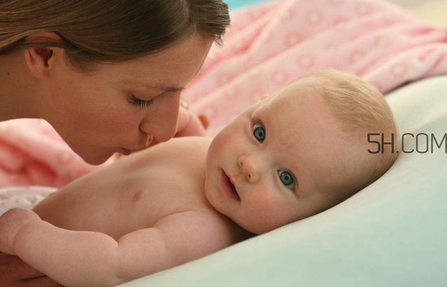 新生兒用什么枕頭好？新生兒枕頭的挑選