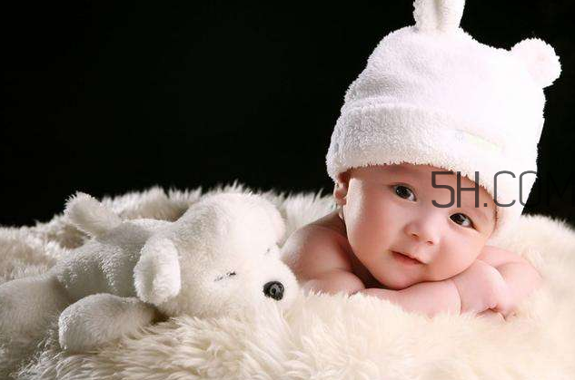 新生兒用什么枕頭好？新生兒枕頭的挑選