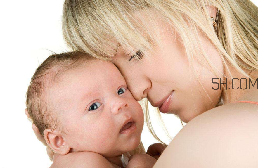 怎樣預(yù)防寶寶肚子著涼？寶寶吃胡蘿卜泥的好處