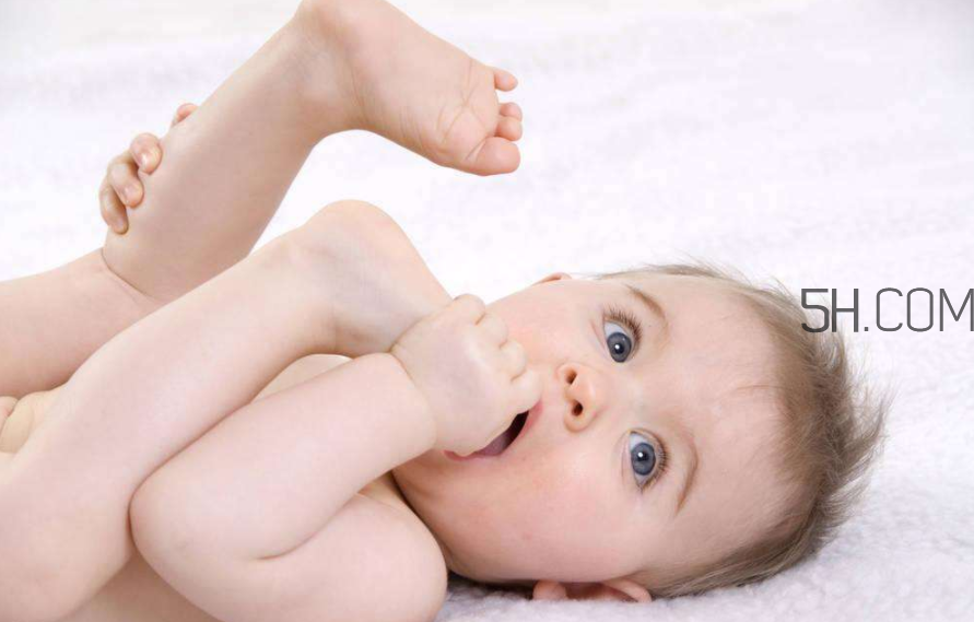 怎樣預(yù)防寶寶肚子著涼？寶寶吃胡蘿卜泥的好處