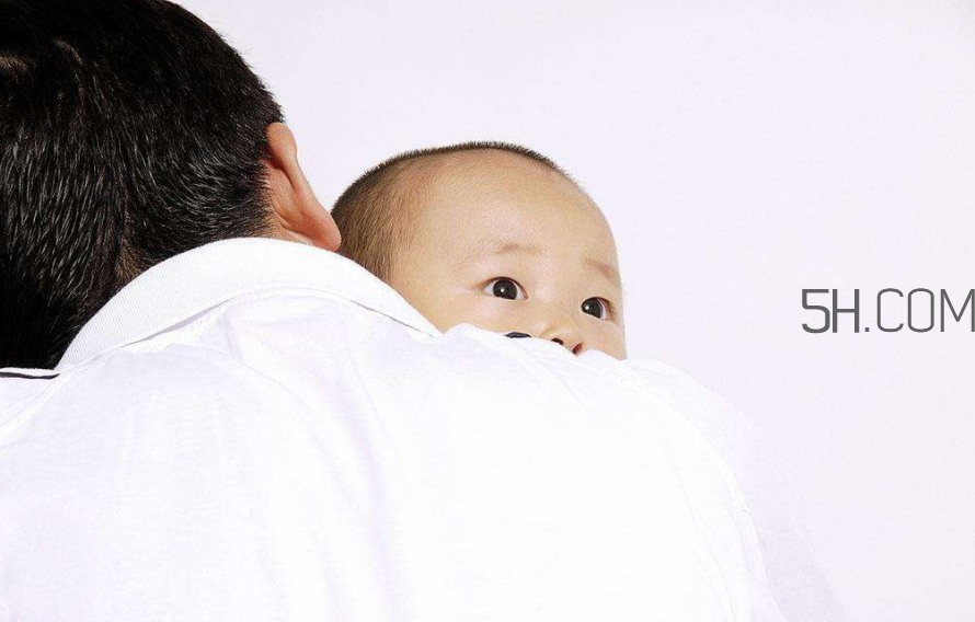 怎樣預(yù)防寶寶肚子著涼？寶寶吃胡蘿卜泥的好處