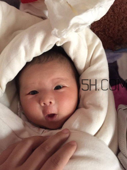 新生兒何時(shí)補(bǔ)鈣最好？新生兒臍帶幾天脫落？