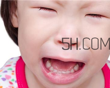 幼兒嘴巴長(zhǎng)泡疹怎么辦才好？小兒腦癱與發(fā)育遲緩一樣嗎？