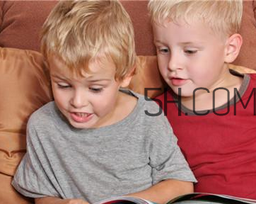 幼兒嘴巴長(zhǎng)泡疹怎么辦才好？小兒腦癱與發(fā)育遲緩一樣嗎？