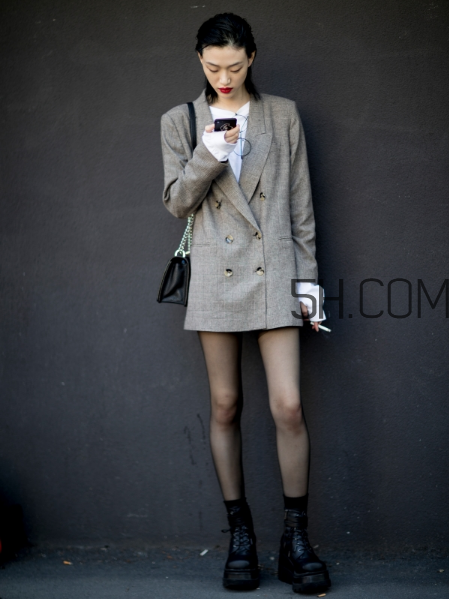 格子西裝里面怎么搭配？格子西裝內(nèi)搭穿什么？