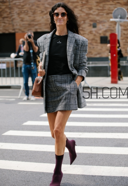 格子西裝里面怎么搭配？格子西裝內(nèi)搭穿什么？