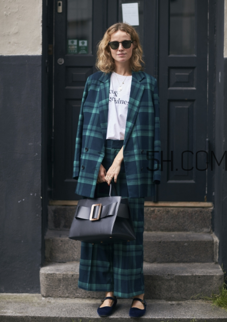 格子西裝里面怎么搭配？格子西裝內(nèi)搭穿什么？