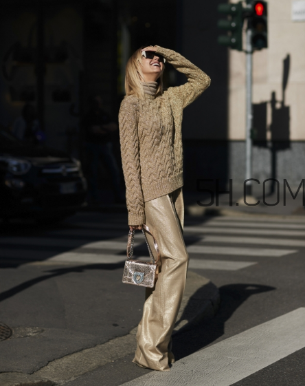 駝色毛衣怎么搭配？駝色毛衣搭配圖片