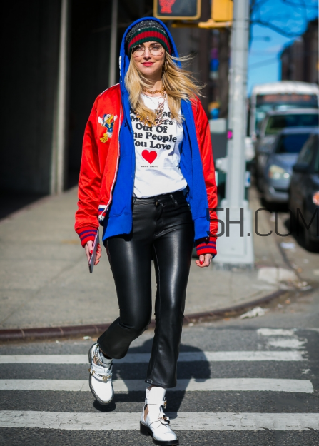 紅色外套里面配什么？紅色外套內(nèi)搭什么顏色？