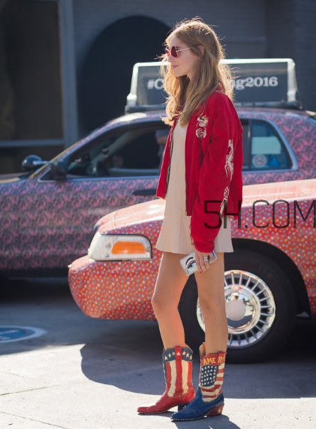 紅色外套里面配什么？紅色外套內(nèi)搭什么顏色？