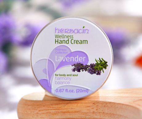 herbacin賀本清護(hù)手霜鐵盒裝怎么樣？哪個(gè)顏色好？