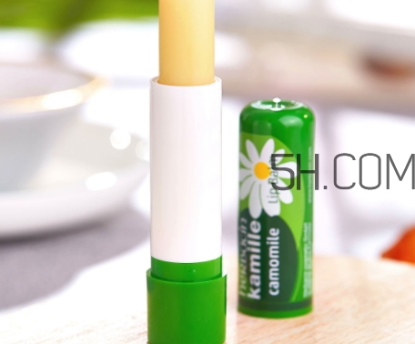 herbacin賀本清小甘菊唇膏怎么樣？小甘菊唇膏使用心得