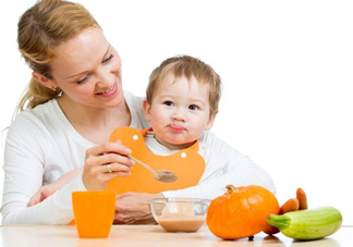 教會(huì)寶寶自己吃飯，你做到這些了嗎？